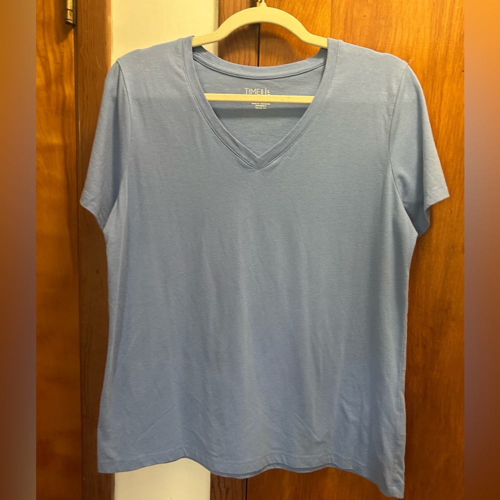 Time and Tru Dusty Blue V-Neck Short Sleeve Tee